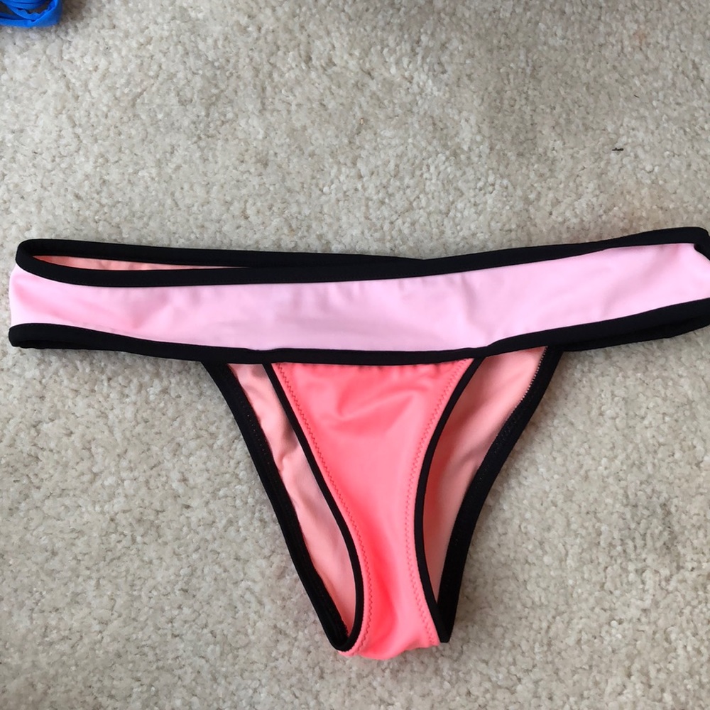 Checky bathingsuit bottoms